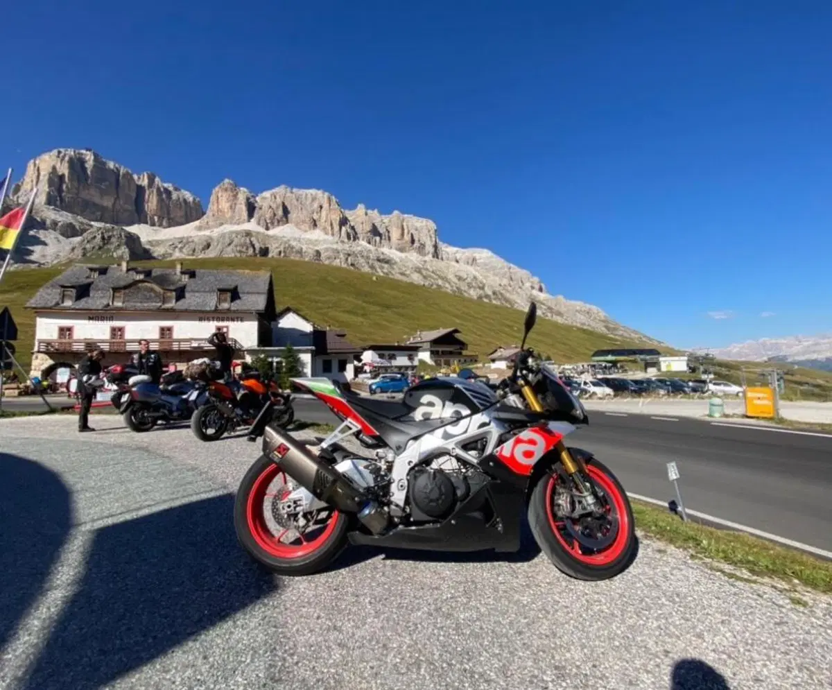 Aprilia Tuono V4 Factory (2017 - 18)