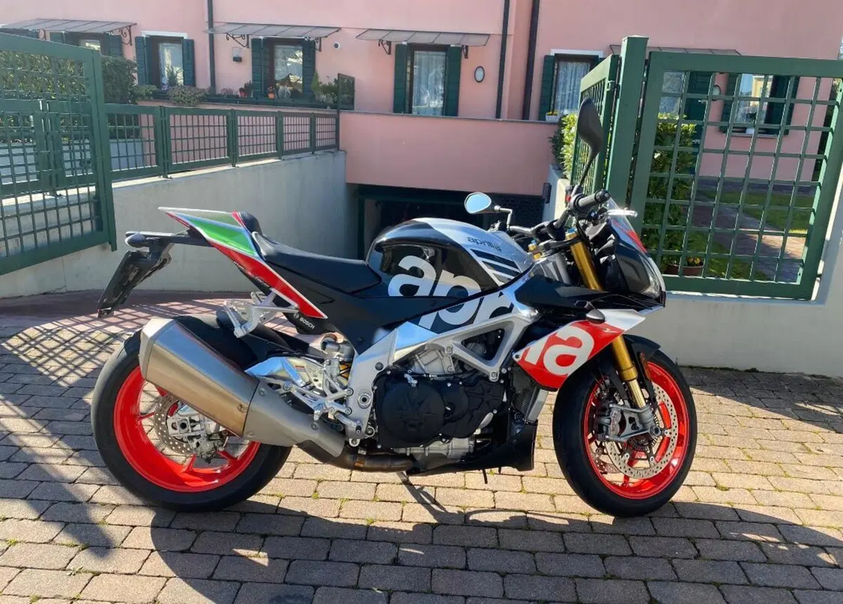 Aprilia Tuono V4 Factory (2017 - 18) (3)