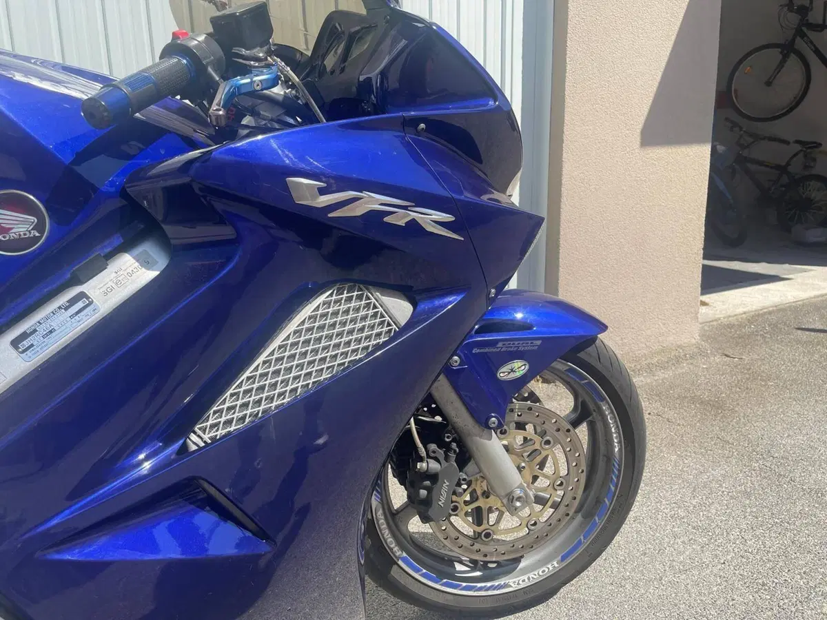 Honda VFR 800 (2002 - 05) (3)
