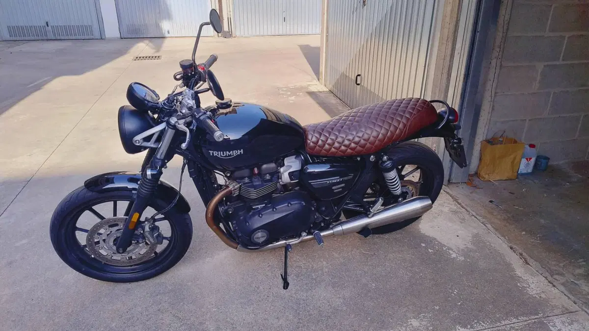 Triumph Street Twin 900 (2021 - 22)