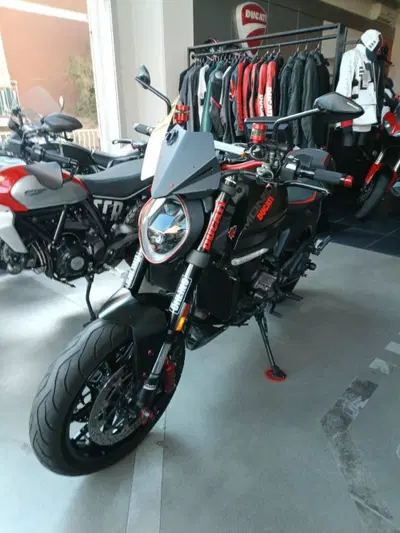 Ducati Monster 937 (2021 - 25) usata