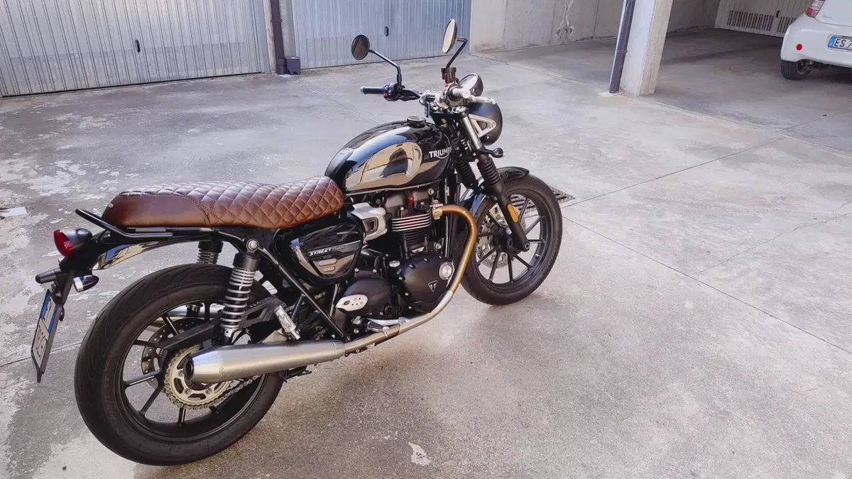 Triumph Street Twin 900 (2021 - 22) (2)