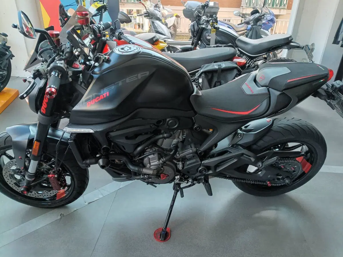 Ducati Monster 937 (2021 - 25) (2)