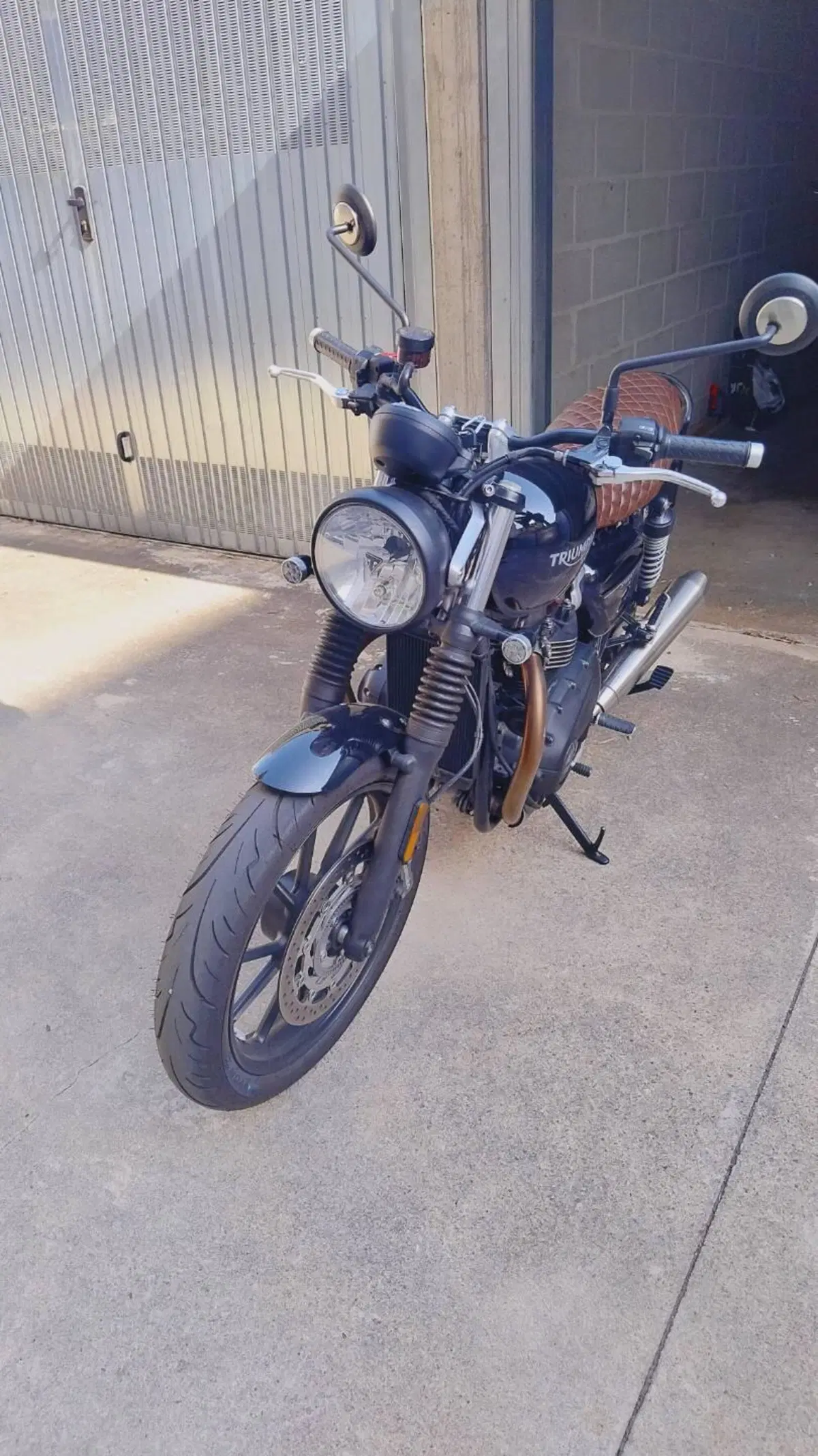 Triumph Street Twin 900 (2021 - 22) (3)