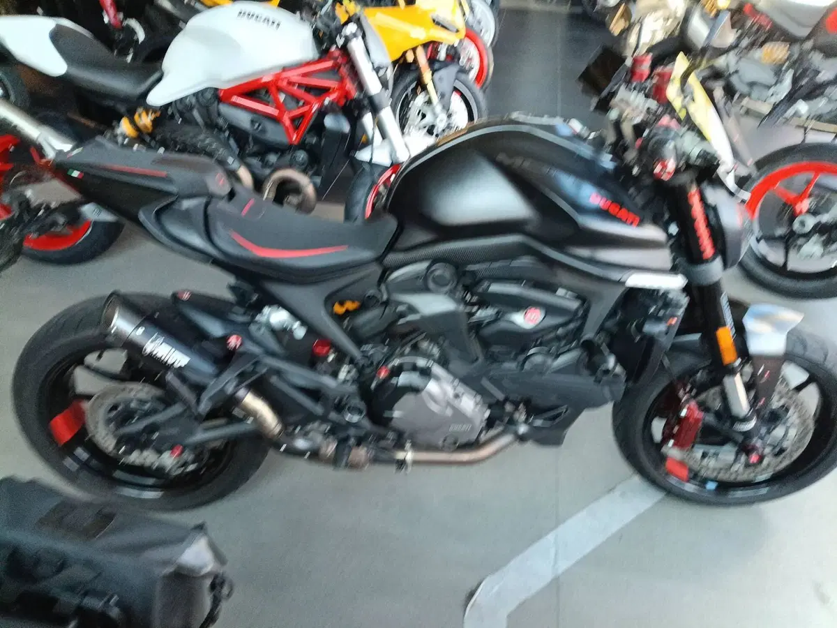 Ducati Monster 937 (2021 - 25) (5)
