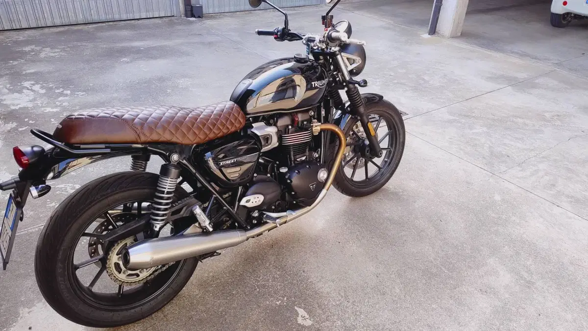 Triumph Street Twin 900 (2021 - 22) (4)