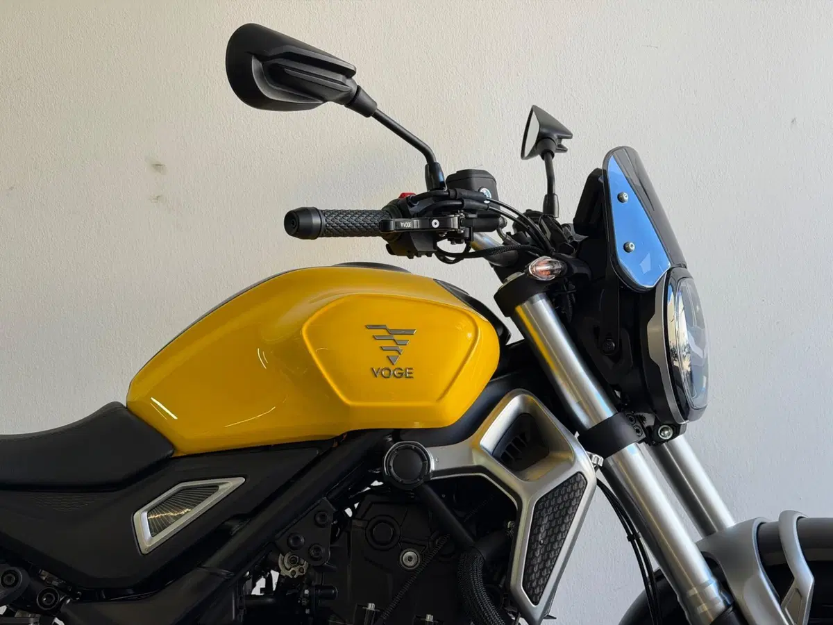 Voge Trofeo 350AC (2022 - 26) (3)