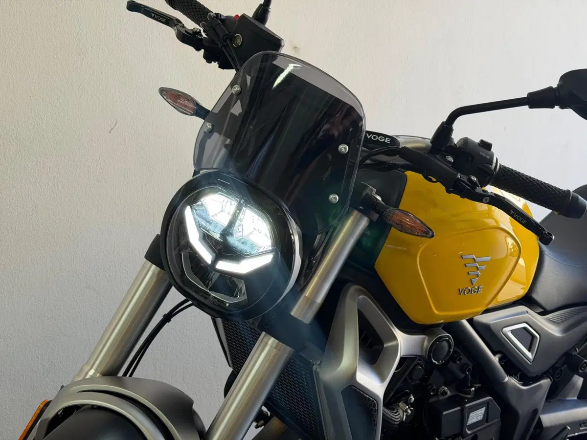 Voge Trofeo 350AC (2022 - 26) (7)