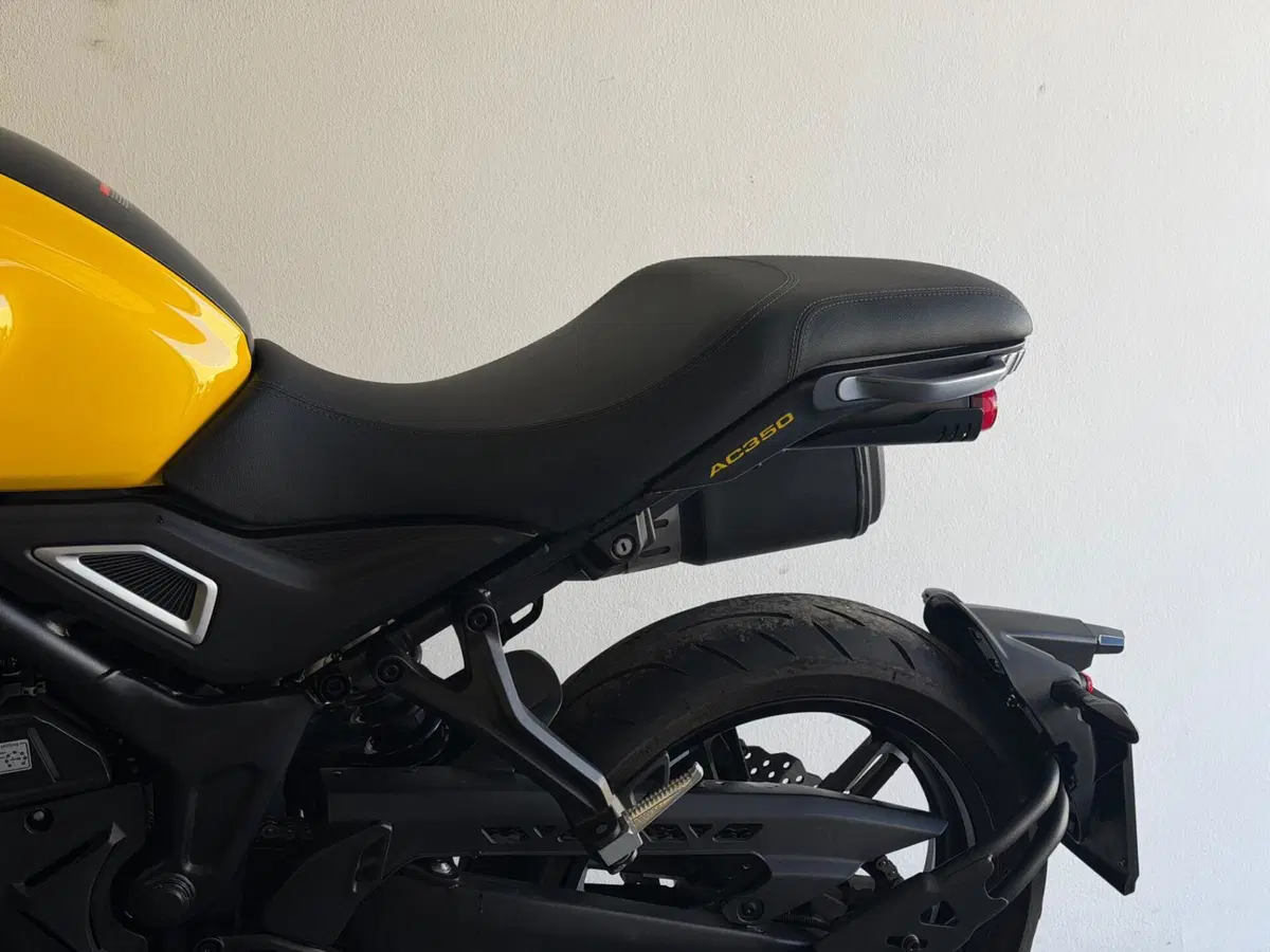 Voge Trofeo 350AC (2022 - 26) (10)