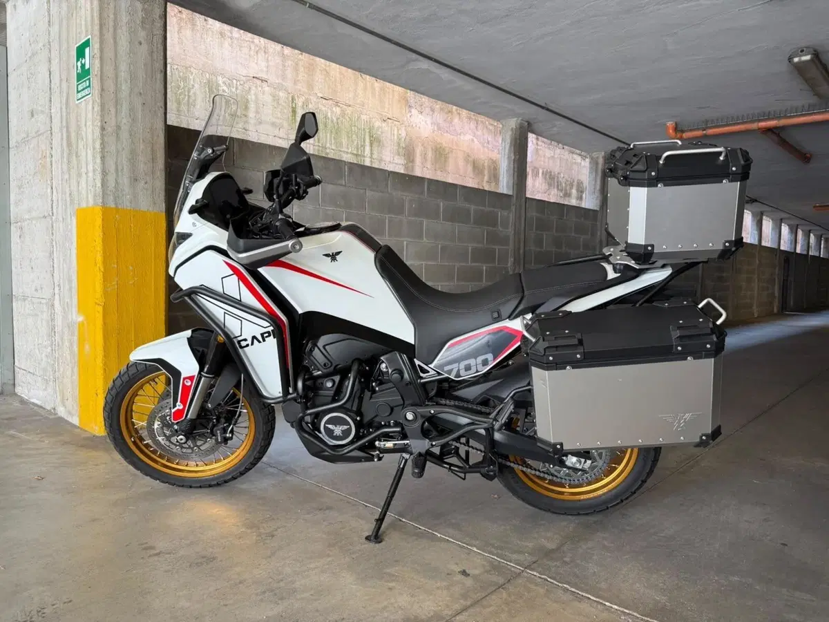 Moto Morini X-Cape 700 Gold Edition (2025 - 26) (3)