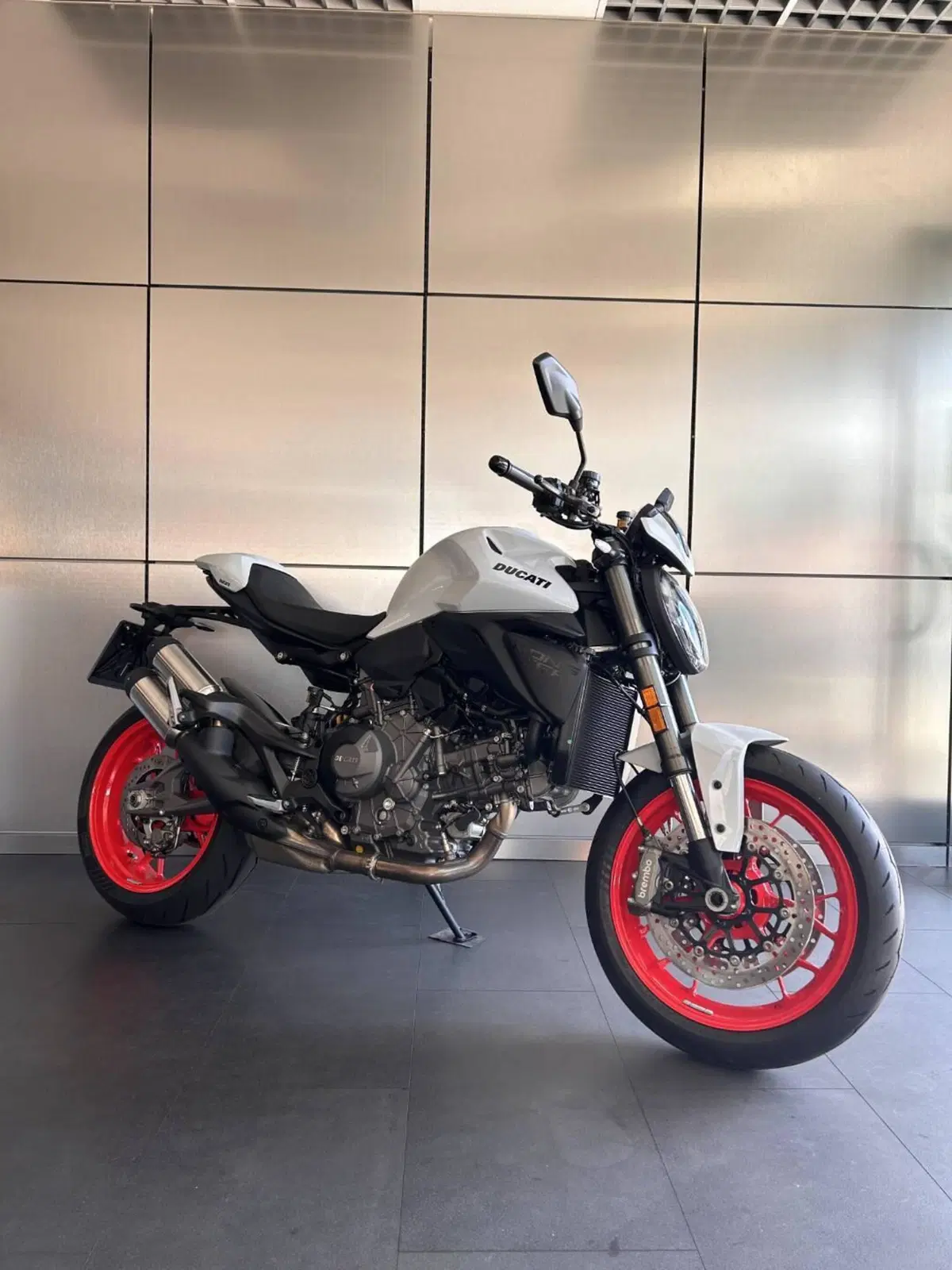 Ducati Monster 890 + (2026) (2)