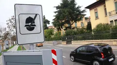 Cecina, botto nella notte: salta in aria un autovelox
