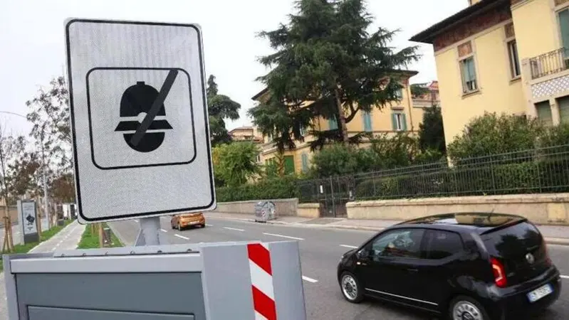 Cecina, botto nella notte: salta in aria un autovelox