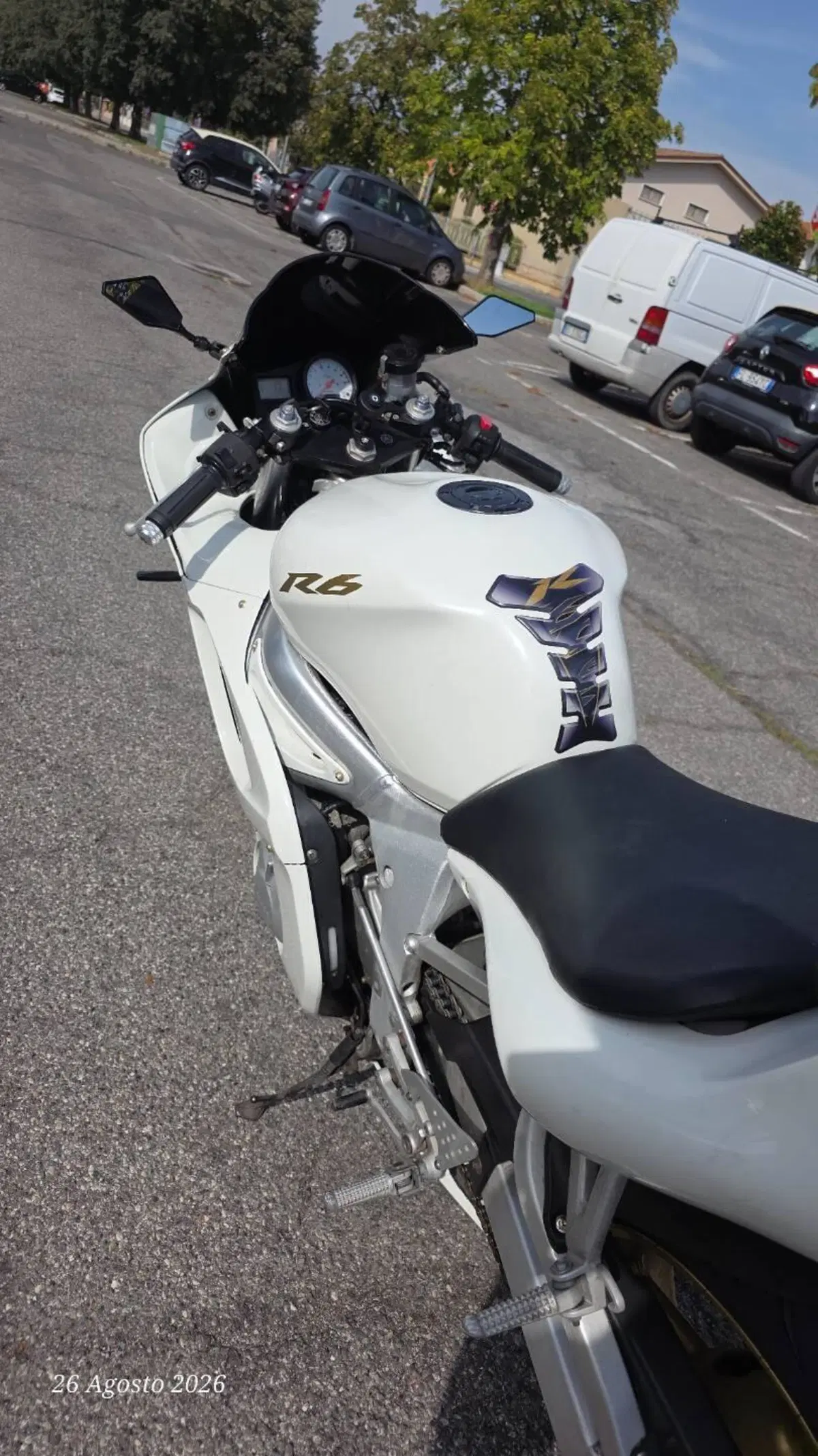 Yamaha R6 (3)