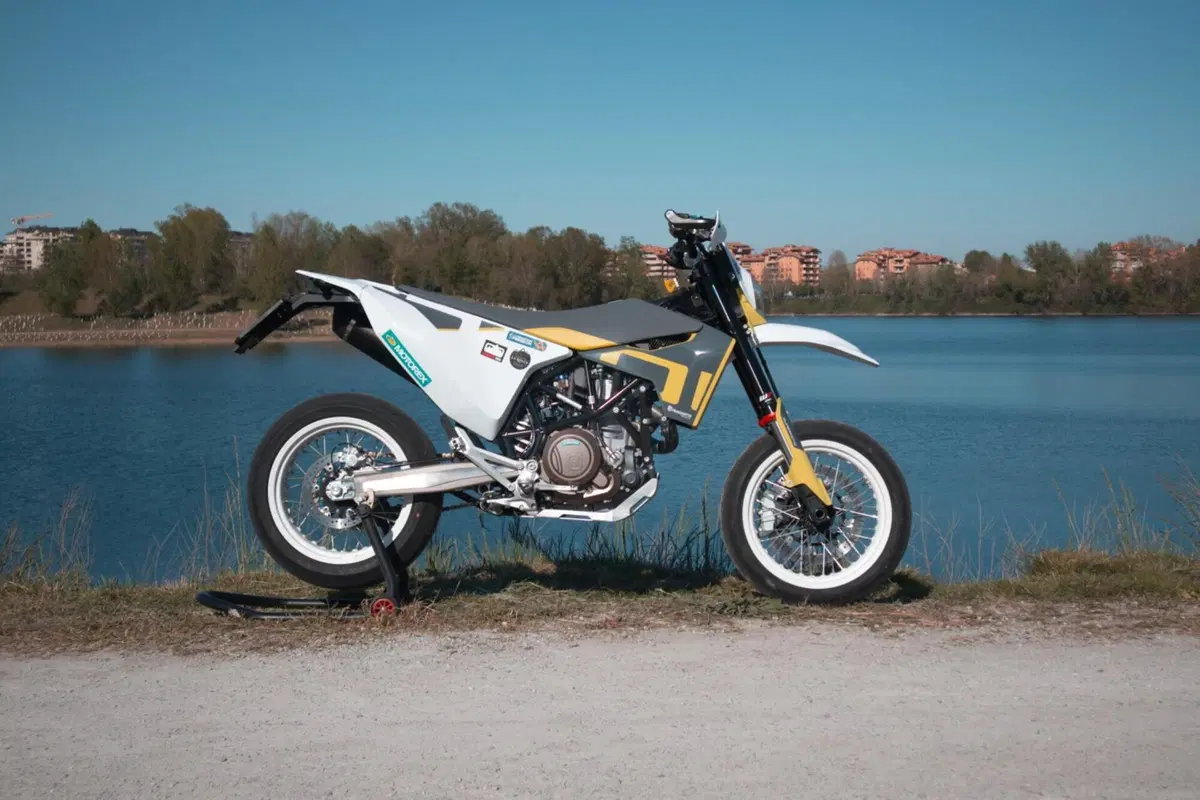 Husqvarna 701 Supermoto (2022) (2)