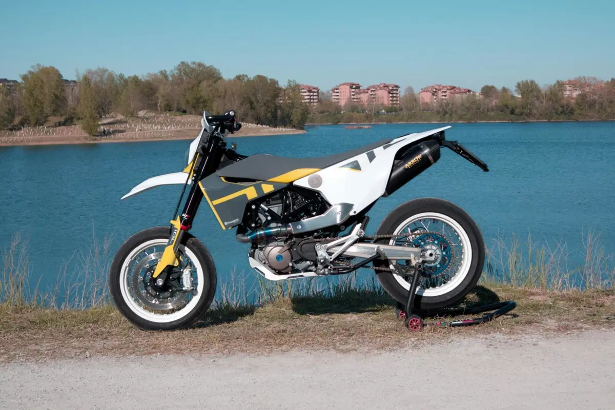 Husqvarna 701 Supermoto (2022) (3)