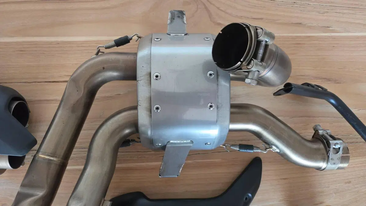 Scarico Racing Ducati by Akrapovic 96482501AA Mult (3)