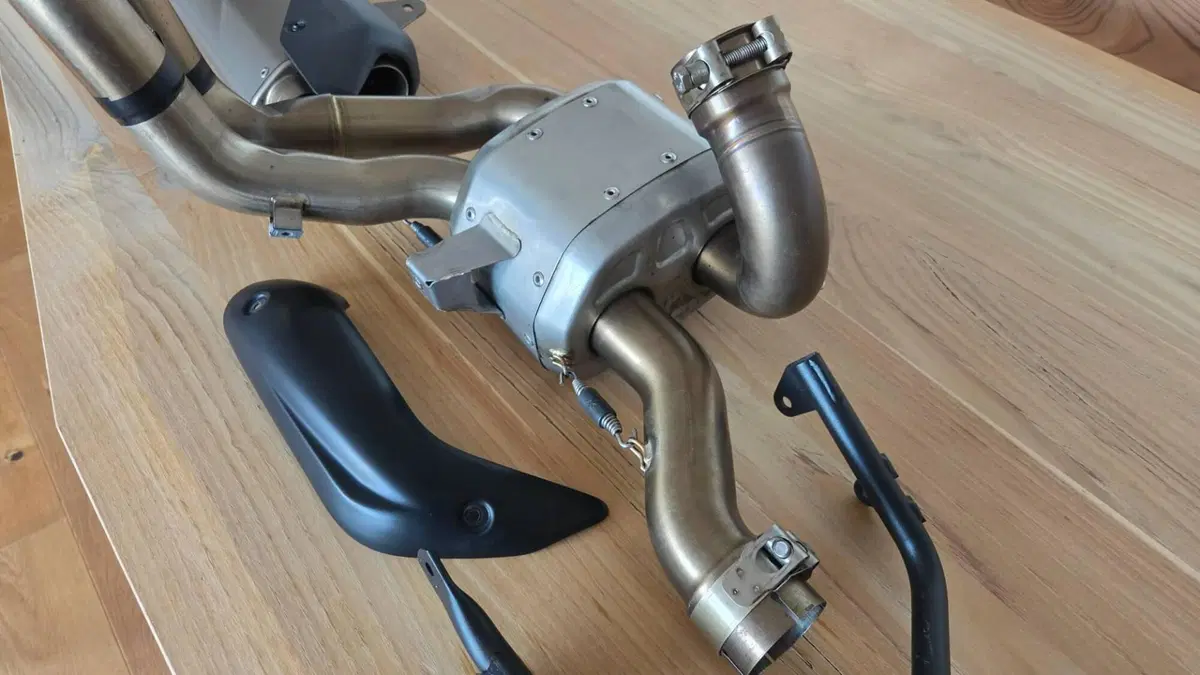 Scarico Racing Ducati by Akrapovic 96482501AA Mult (4)