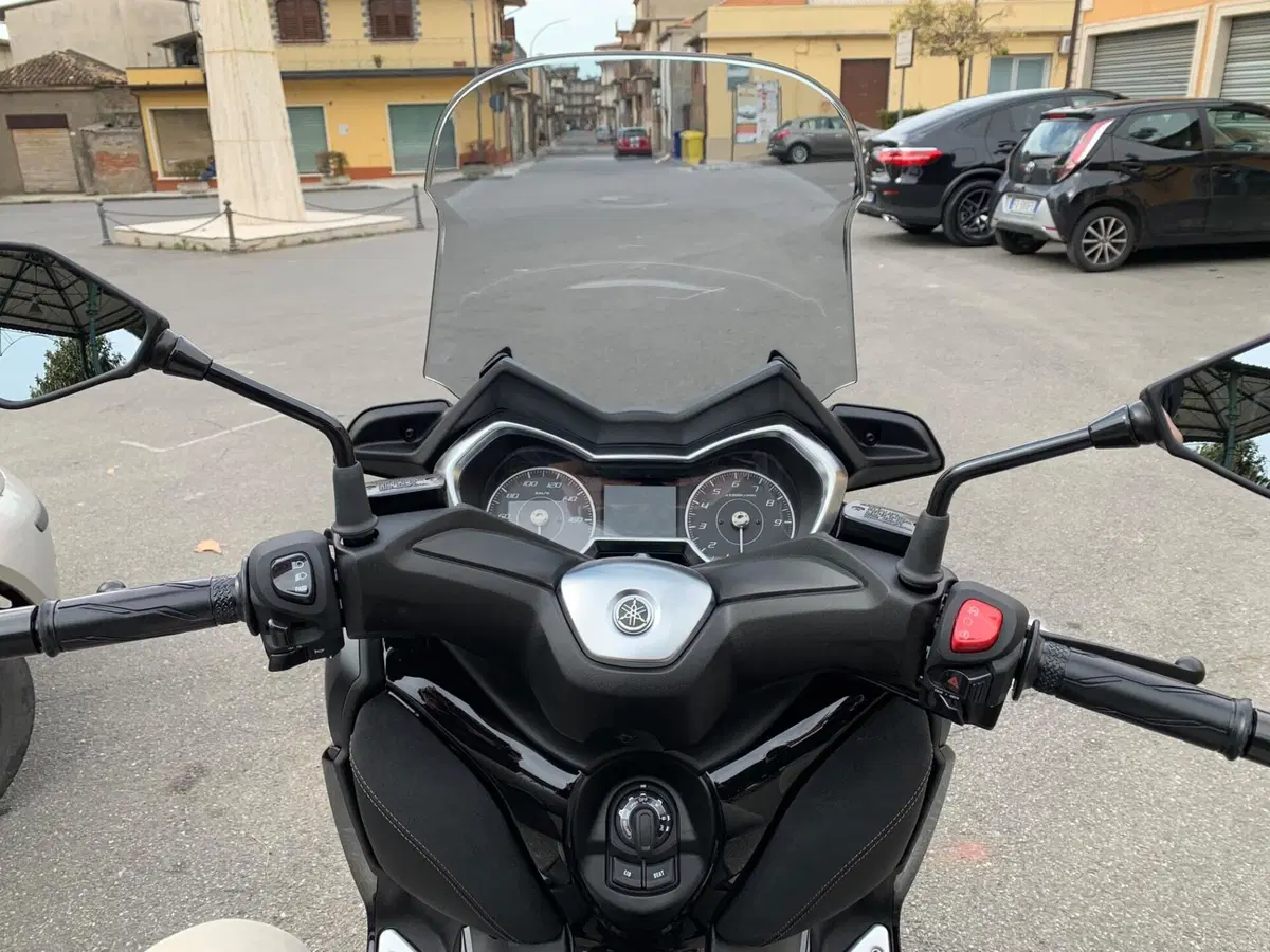 Yamaha X-Max 300 Iron Max (2019 - 20) (2)