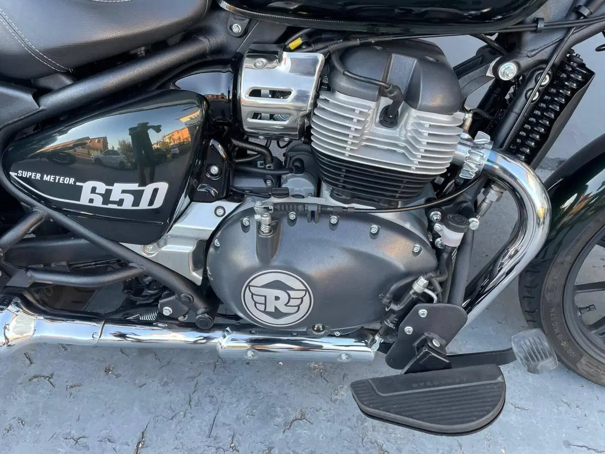 Royal Enfield Super Meteor 650 (2023 - 26) (4)