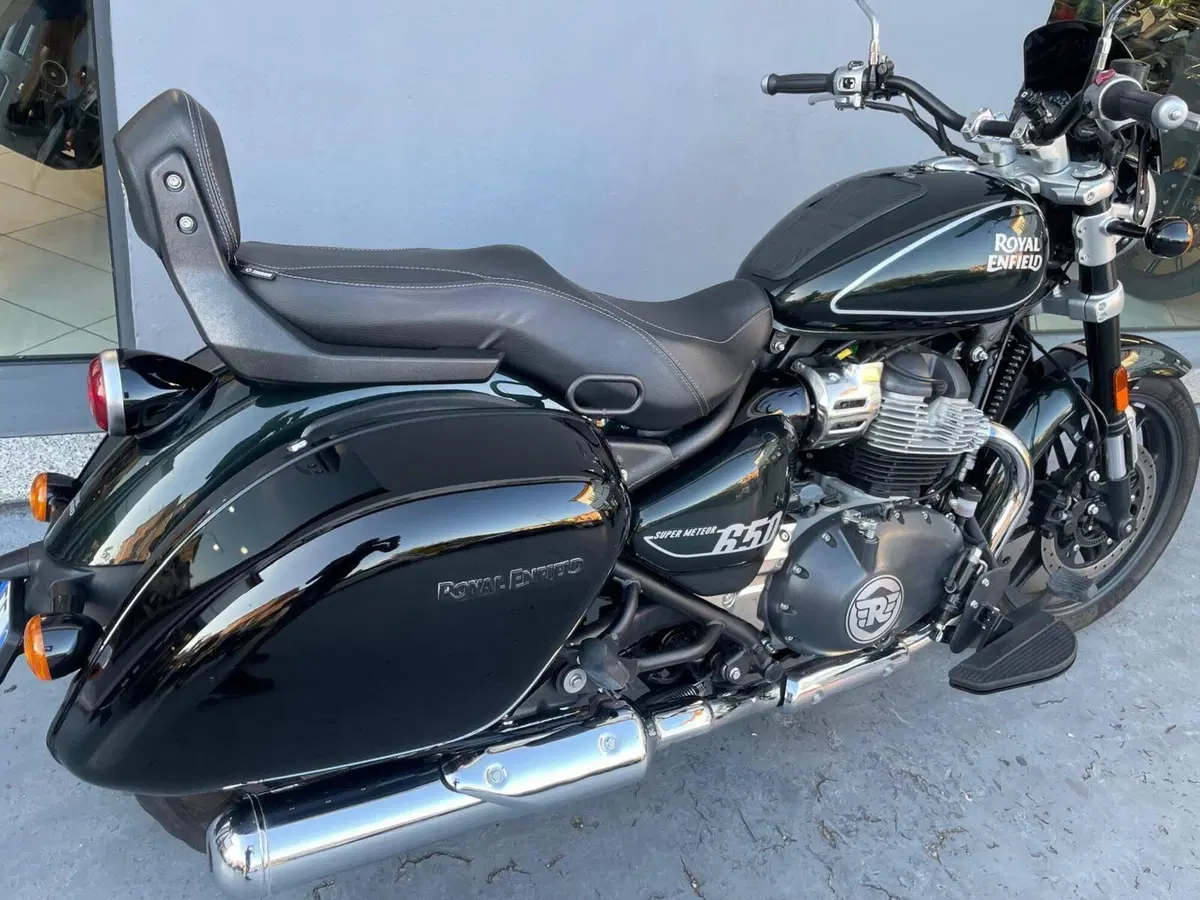 Royal Enfield Super Meteor 650 (2023 - 26) (5)