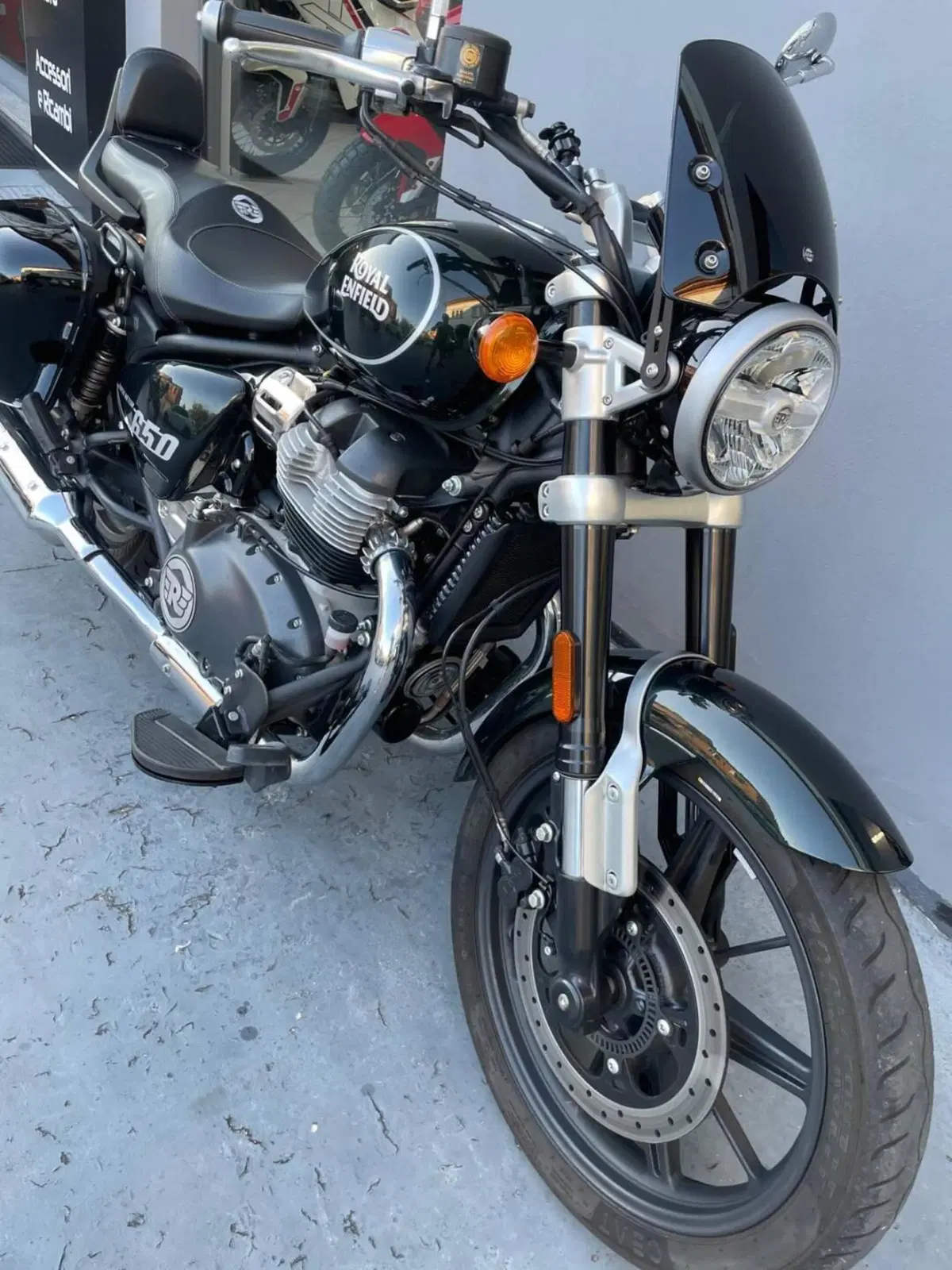 Royal Enfield Super Meteor 650 (2023 - 26) (6)