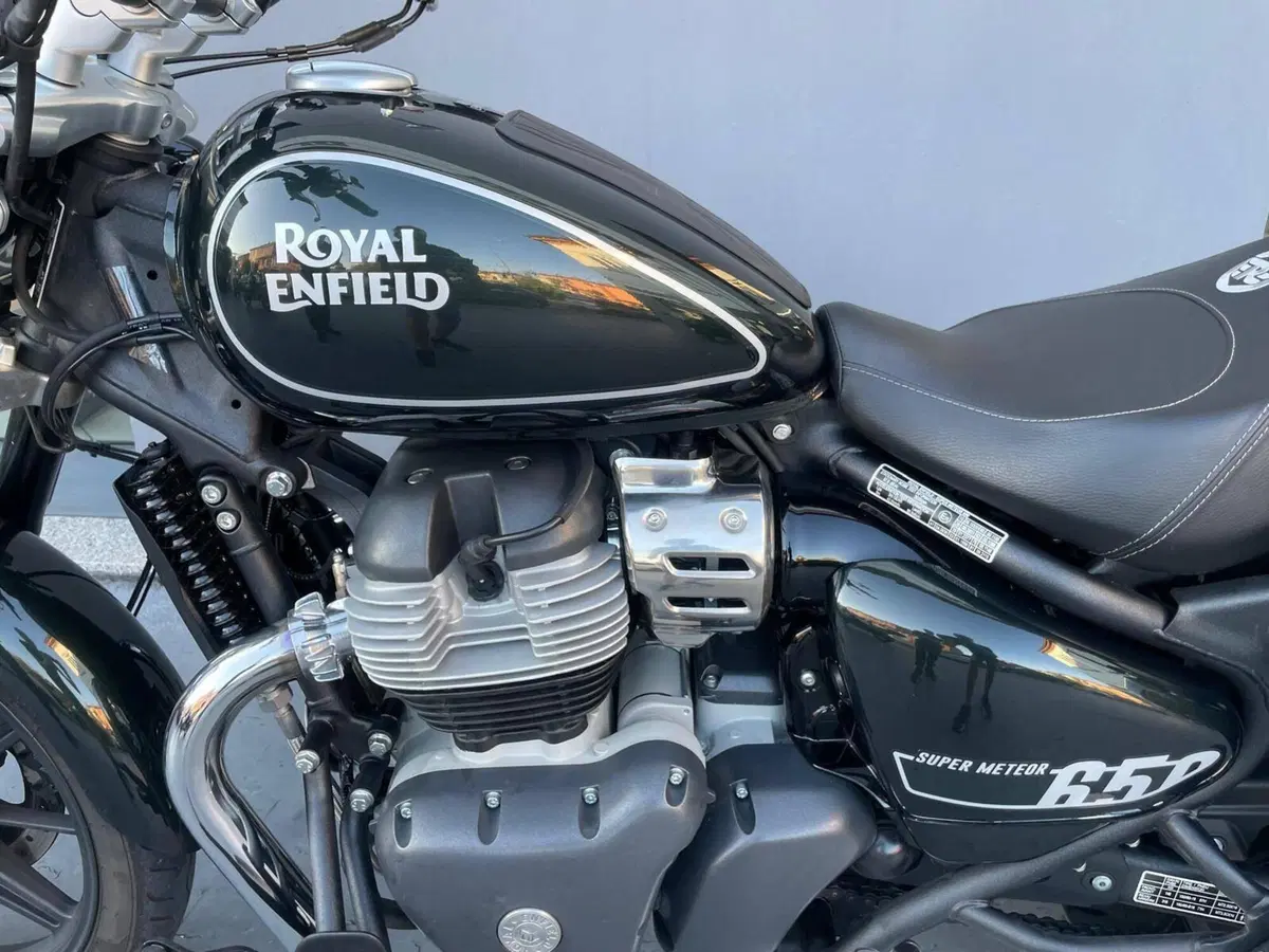 Royal Enfield Super Meteor 650 (2023 - 26) (7)