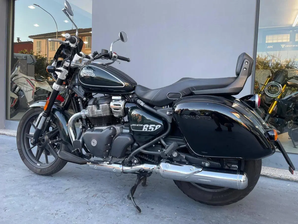 Royal Enfield Super Meteor 650 (2023 - 26) (8)