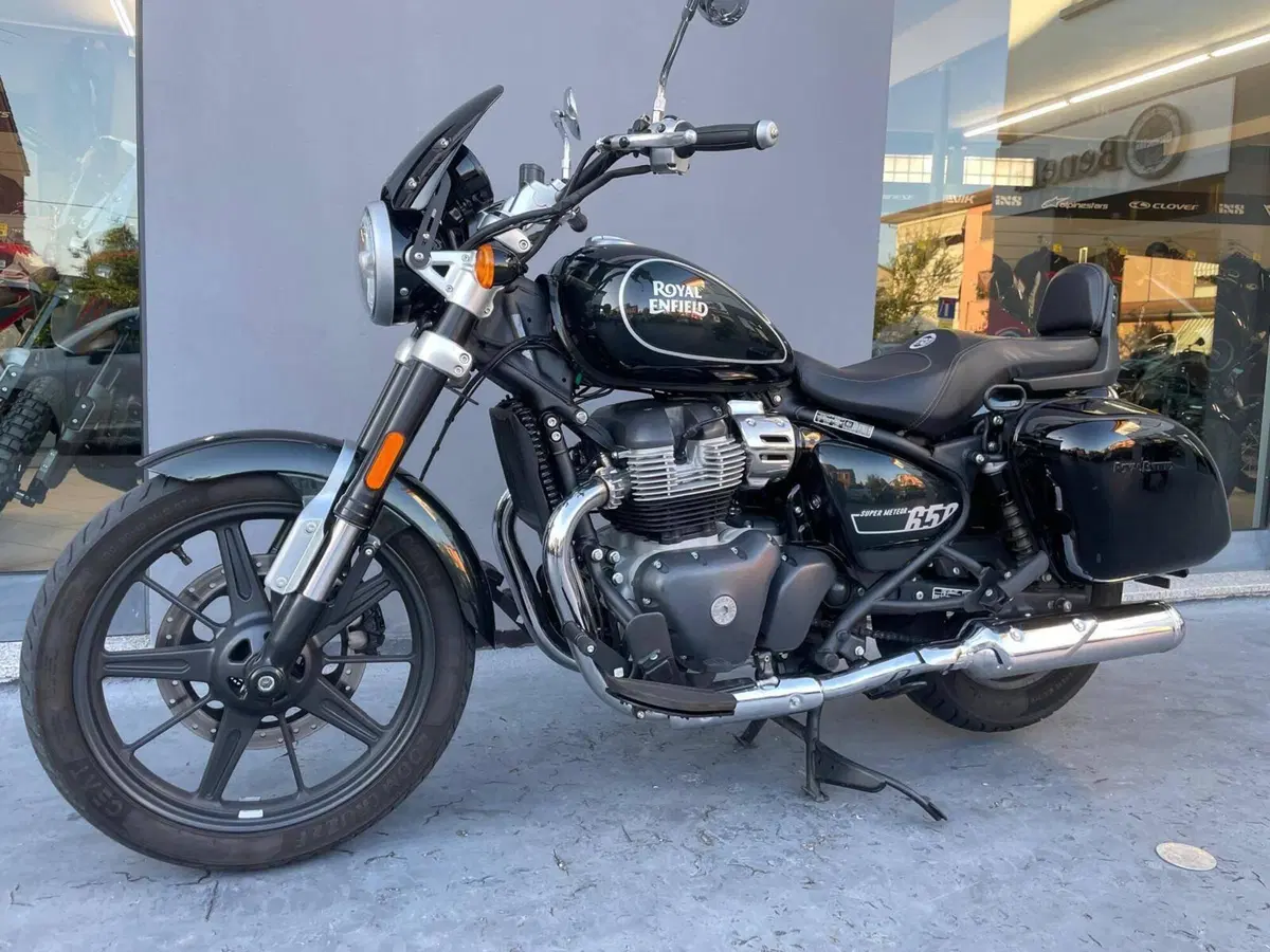 Royal Enfield Super Meteor 650 (2023 - 26) (9)