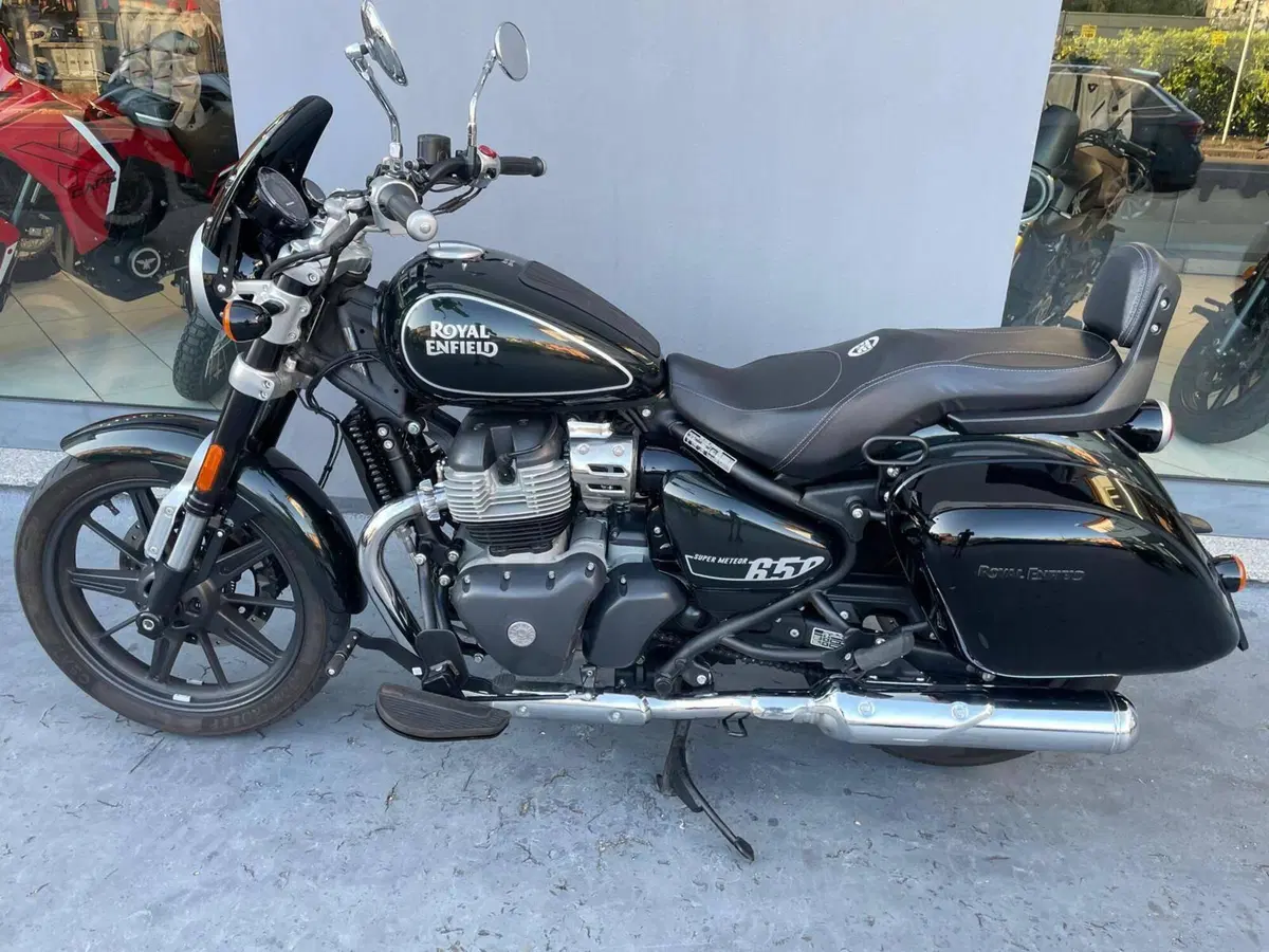 Royal Enfield Super Meteor 650 (2023 - 26) (2)