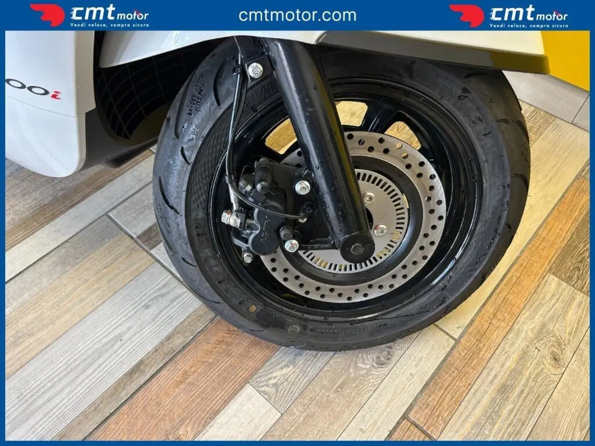 Keeway Motor Sixties 300i (2023 - 25) (8)