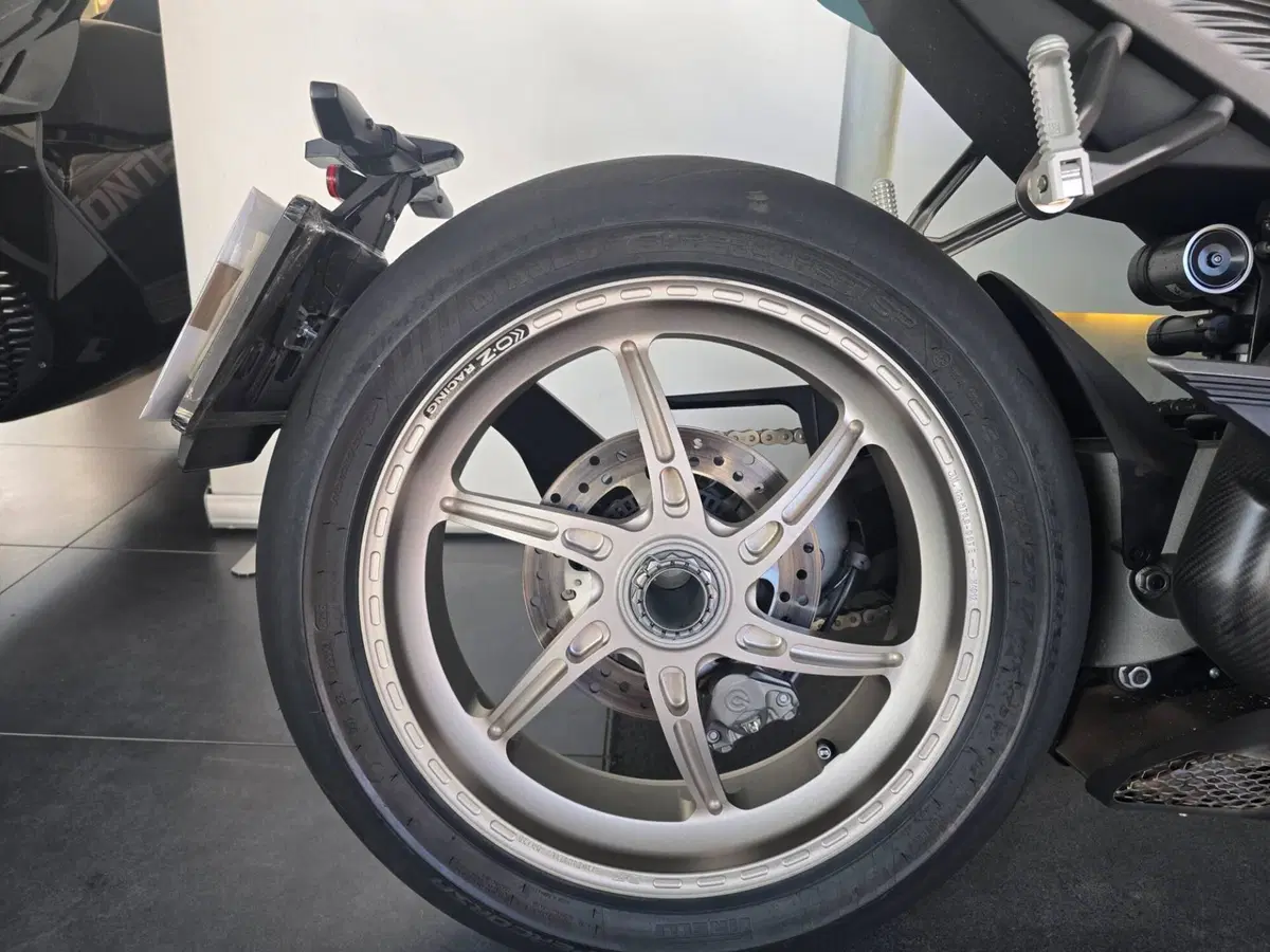Norton Manx R Apex (2026) (10)