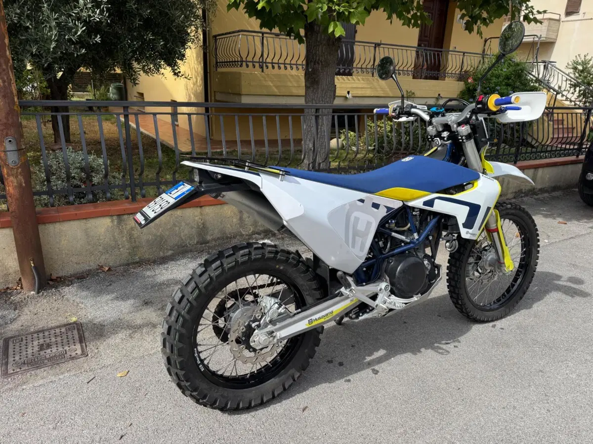 Husqvarna 701 Enduro (2021) (3)