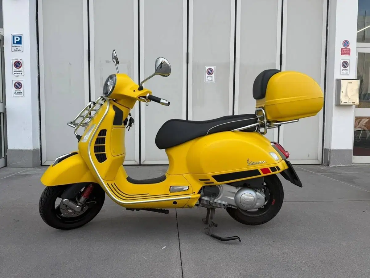 Vespa GTS 300 Super Sport (2017 - 19) (2)