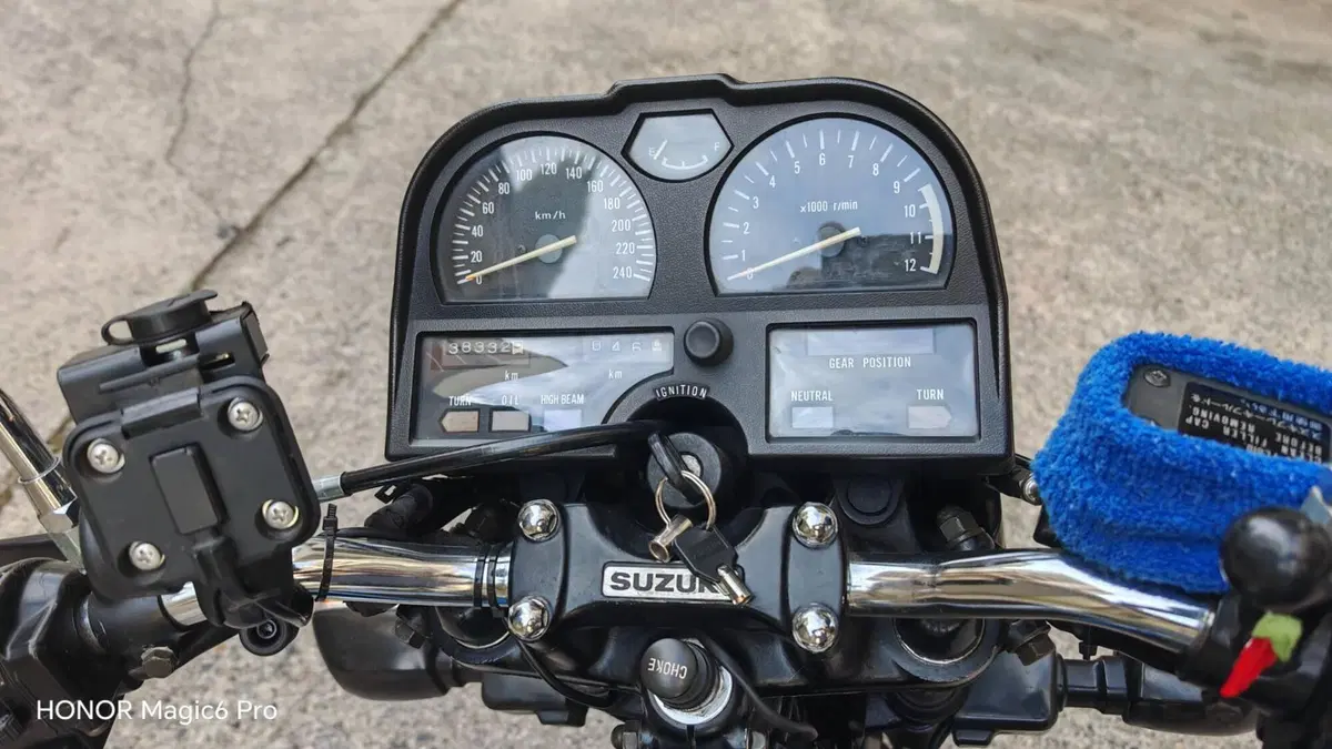 Suzuki GSX 750 E (6)