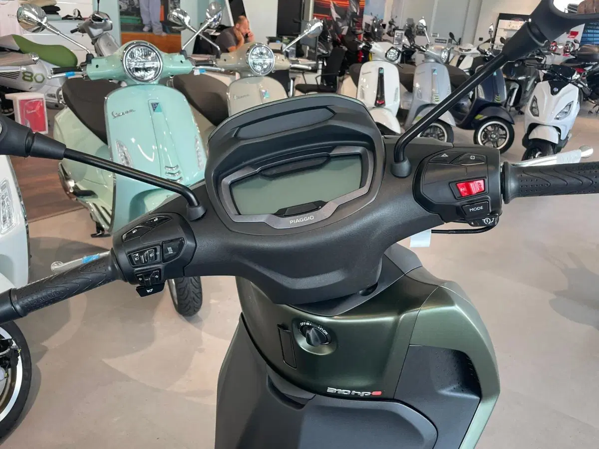 Piaggio Beverly 310 S (2025 - 26) (2)