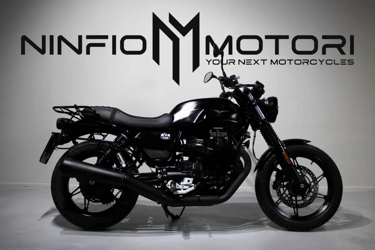 Moto Guzzi V7 Stone (2021 - 24)