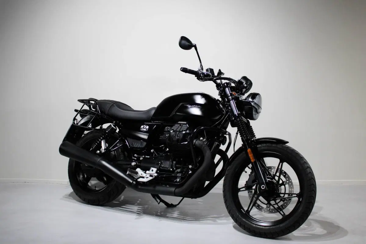 Moto Guzzi V7 Stone (2021 - 24) (2)