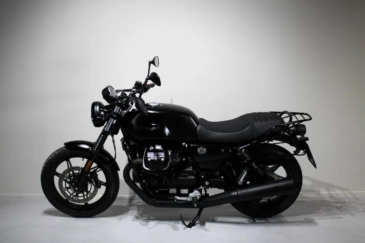 Moto Guzzi V7 Stone (2021 - 24) (4)