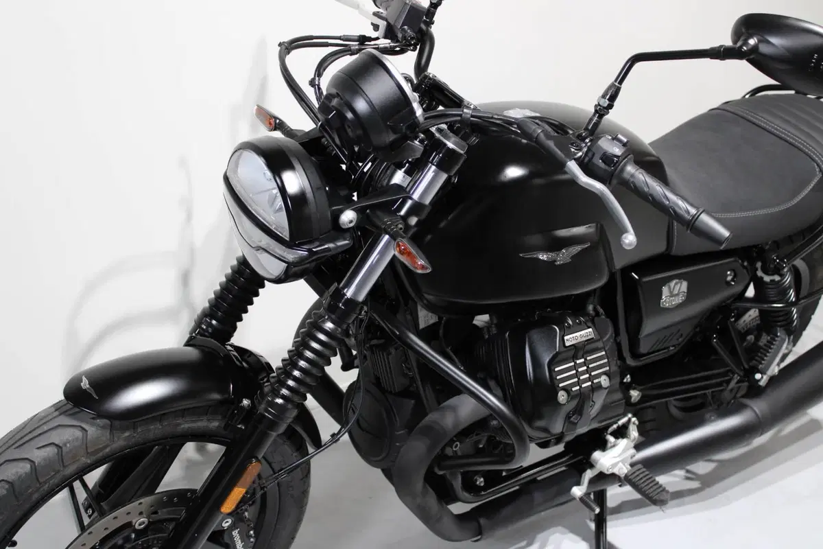 Moto Guzzi V7 Stone (2021 - 24) (8)