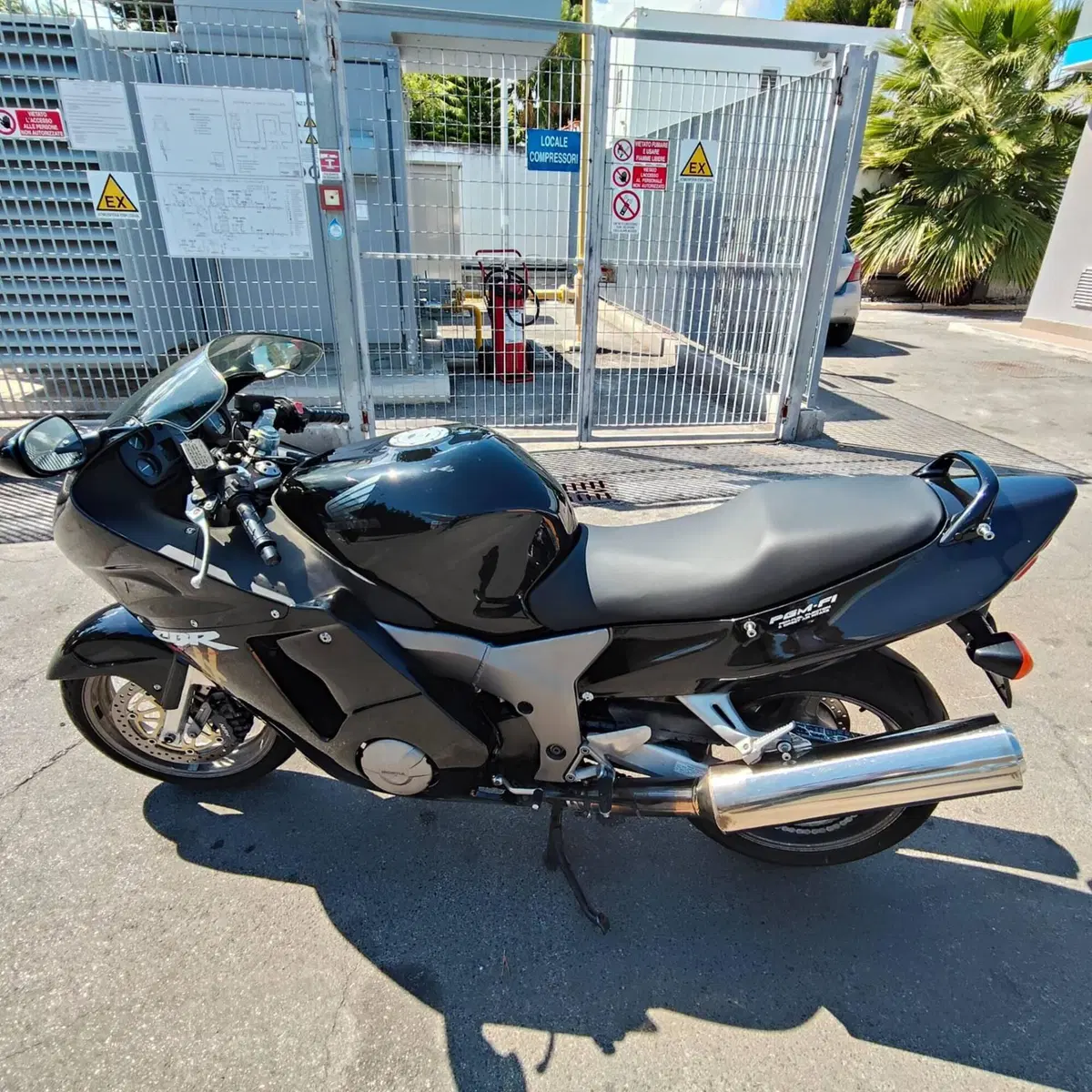 Honda CBR 1100 XX Superblackbird (1999 - 00) (4)