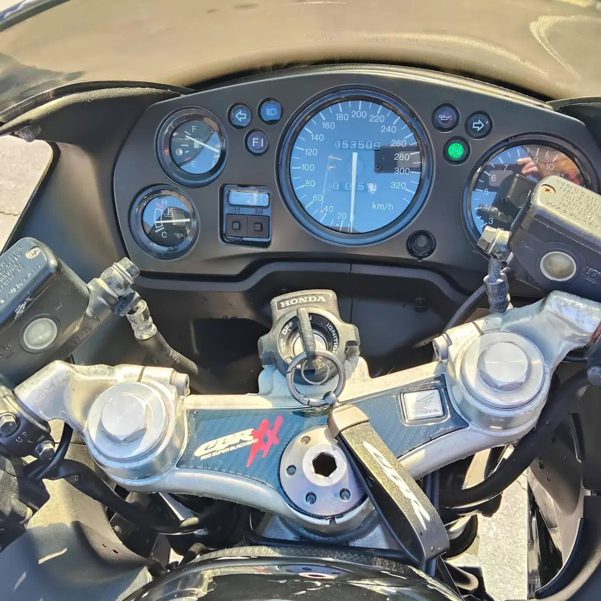 Honda CBR 1100 XX Superblackbird (1999 - 00) (5)