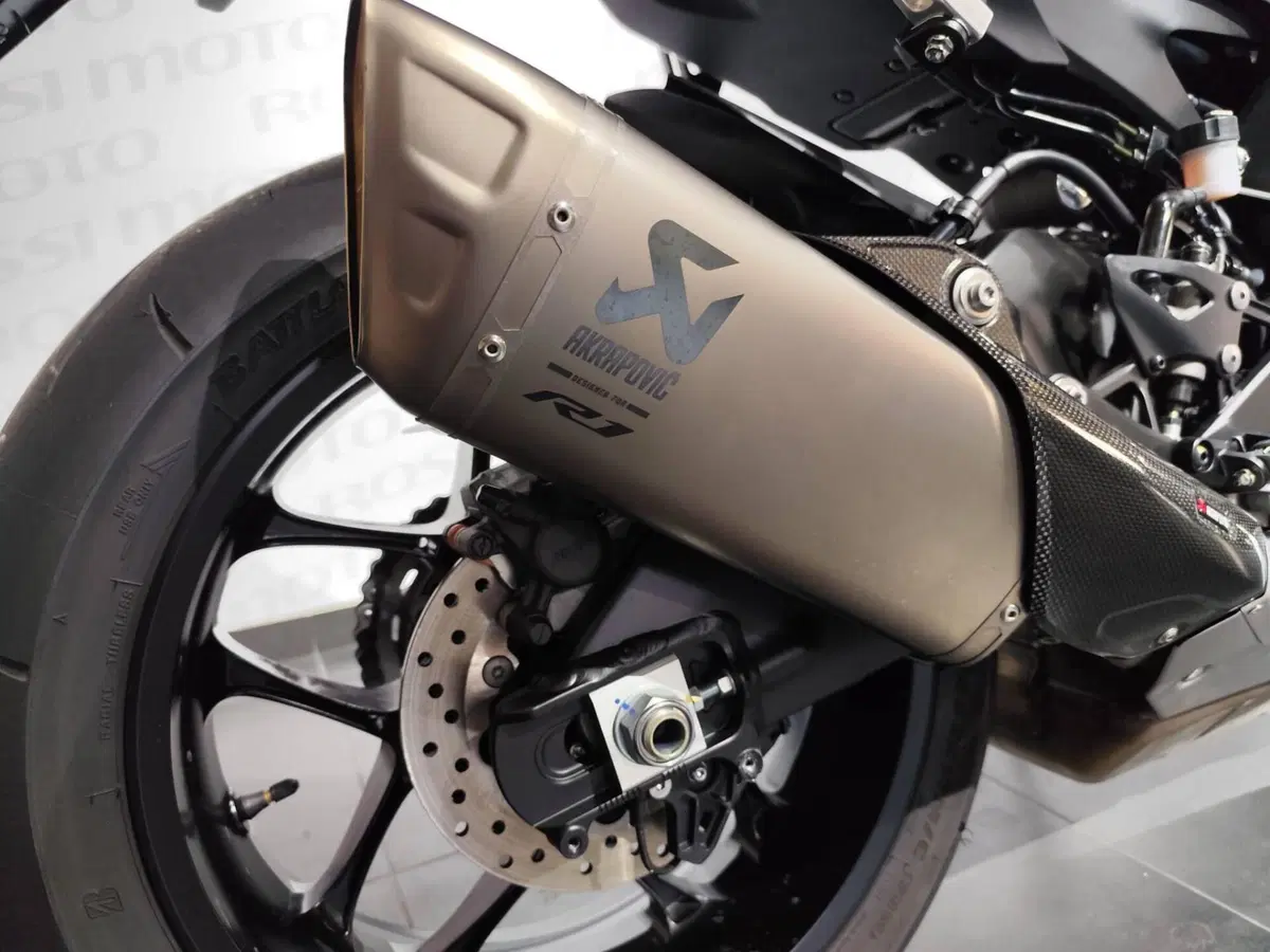 Yamaha YZF R1 (2020 - 25) (2)