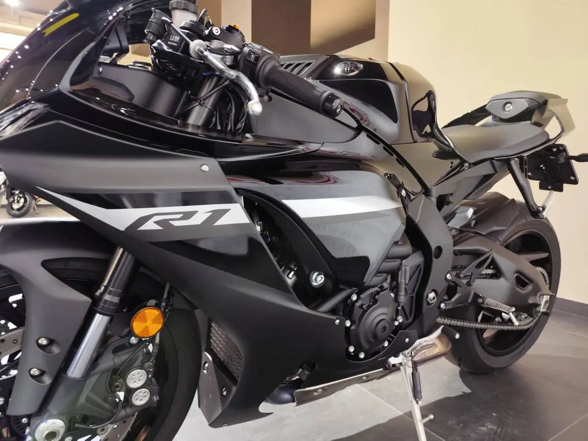 Yamaha YZF R1 (2020 - 25) (6)
