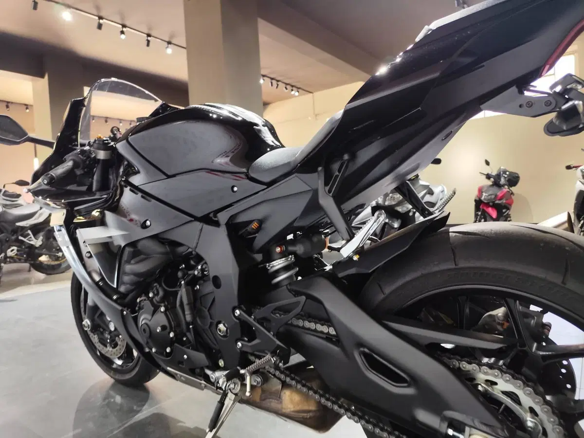 Yamaha YZF R1 (2020 - 25) (7)