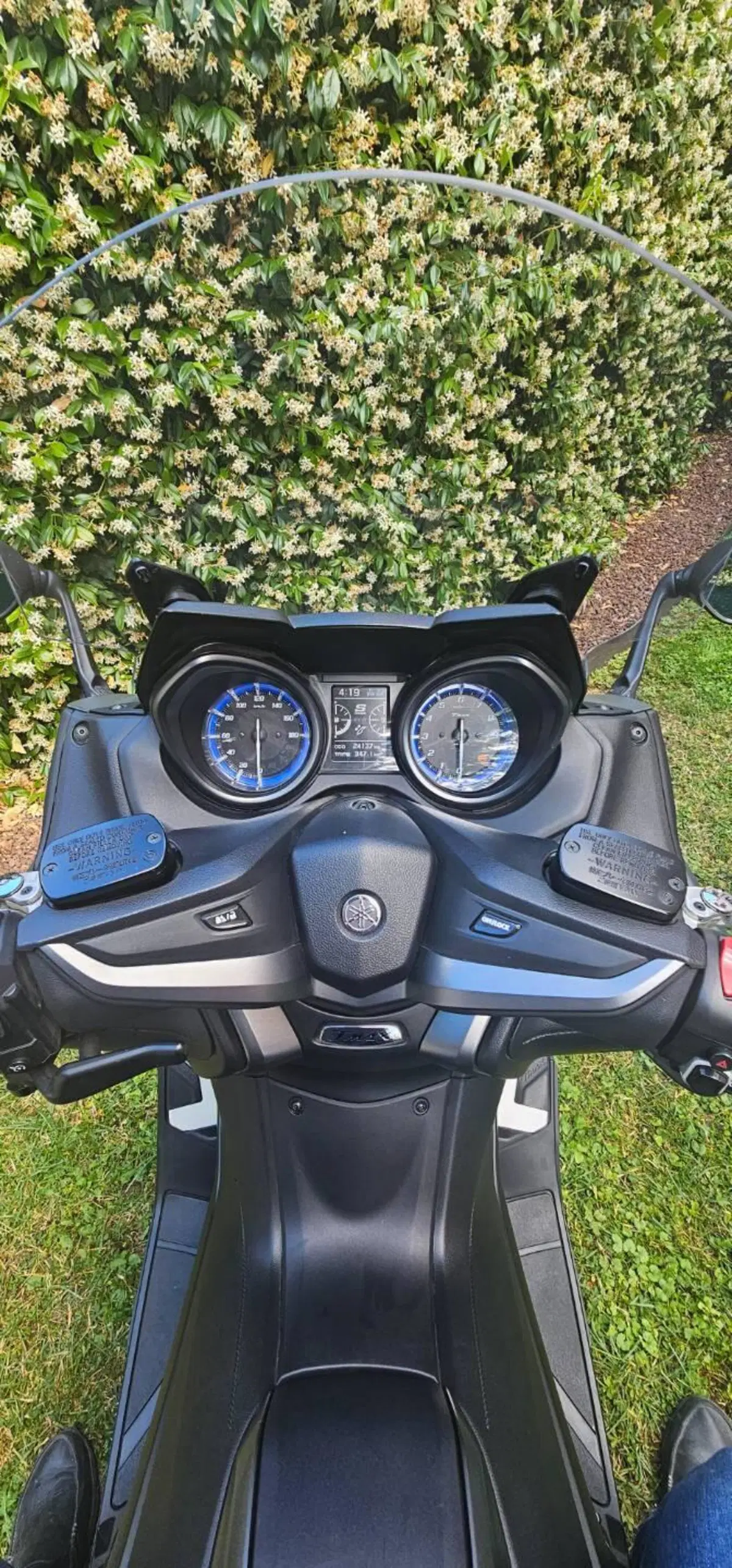 Yamaha T-Max 560 Tech Max (2021) (2)
