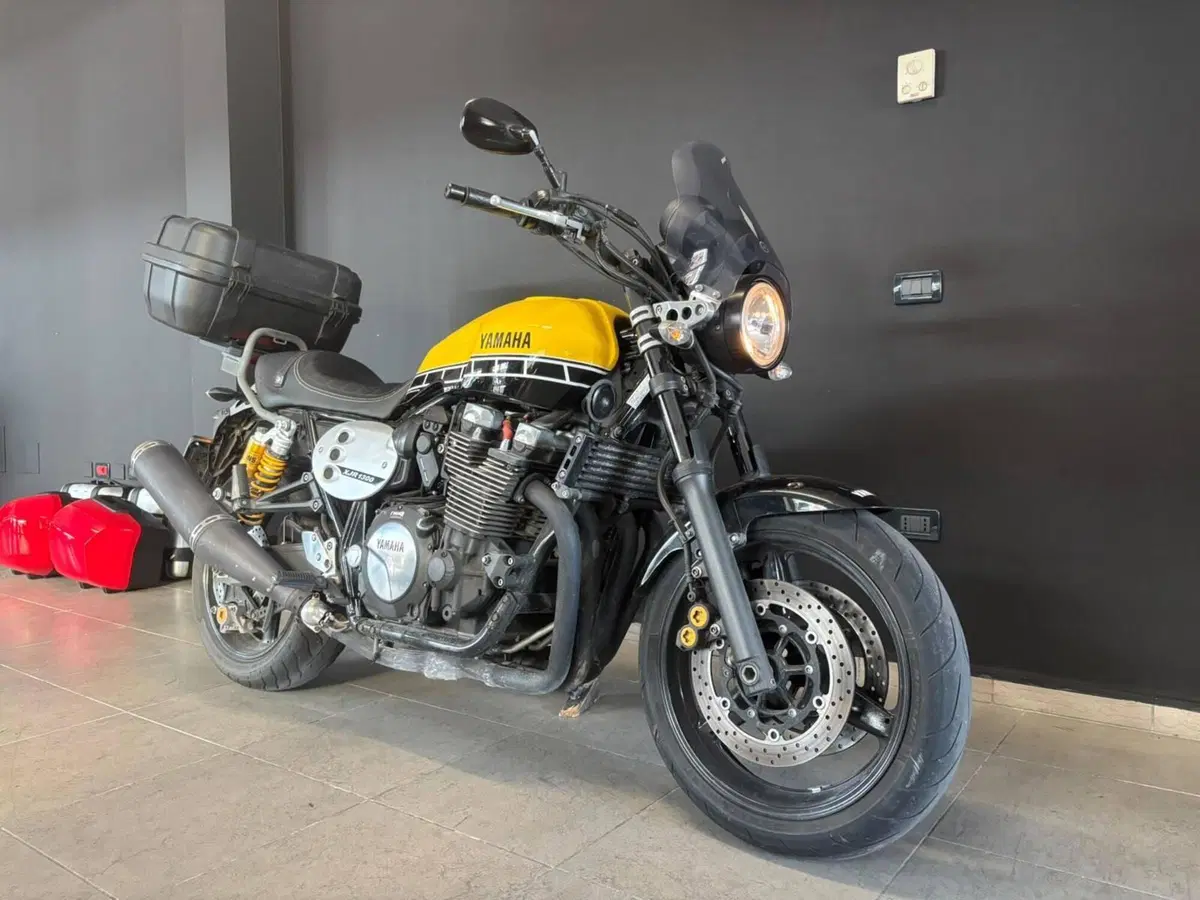 Yamaha XJR 1300 60th Anniversary (2015 - 16) (4)