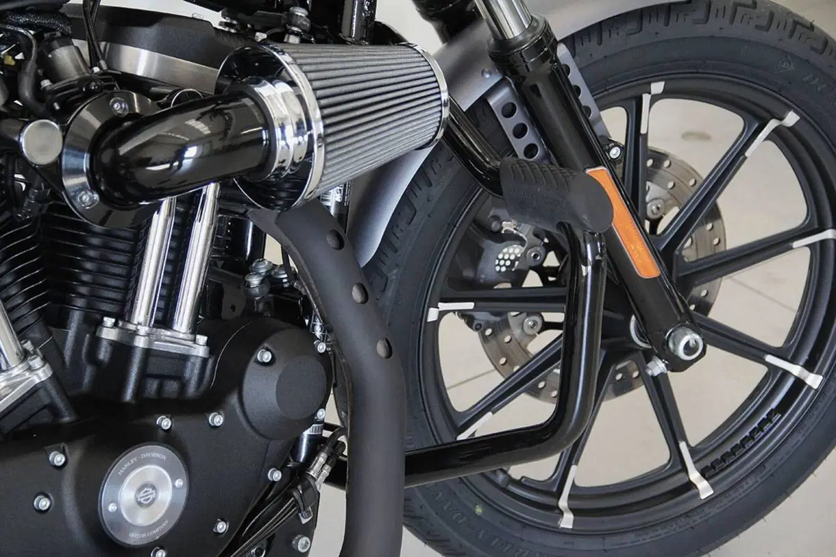 Harley-Davidson 883 Iron (2017 - 20) - XL 883N (4)