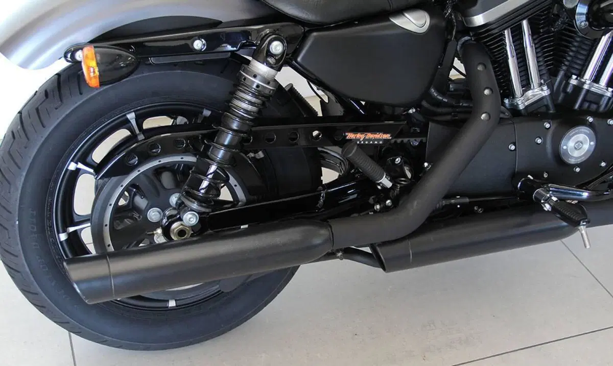 Harley-Davidson 883 Iron (2017 - 20) - XL 883N (5)