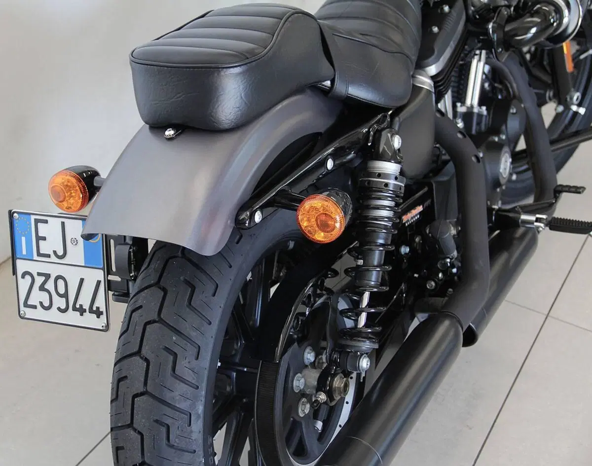 Harley-Davidson 883 Iron (2017 - 20) - XL 883N (6)